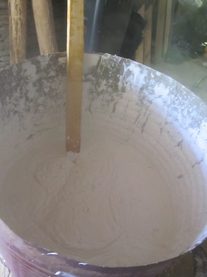 Making lime putty at Quinta do Vale
